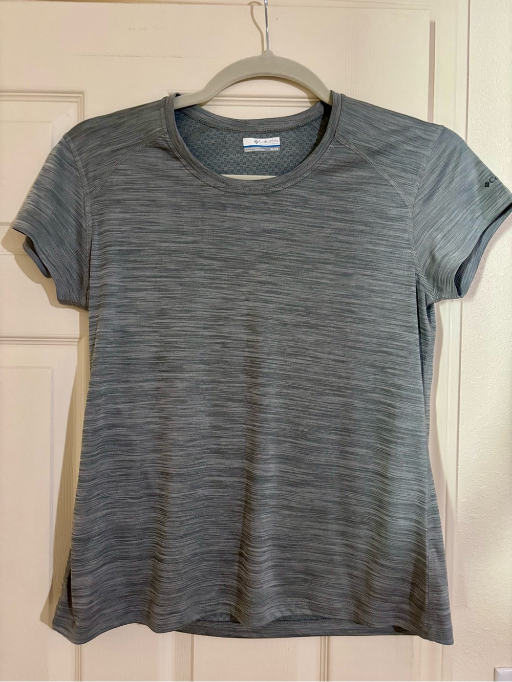 Columbia Women's Short Sleeve Heathered Light Gray Active Tee